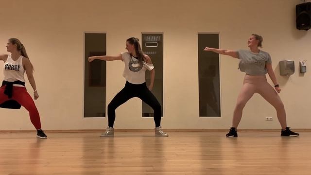 Blue Suede Shoes - Elvis Presley // Zumba® Fitness Choreo by Ronja Pöhls смотреть онлайн
