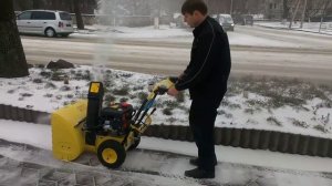 Снегоуборщик Karcher STH 5.56 W - В работе [Обзор]