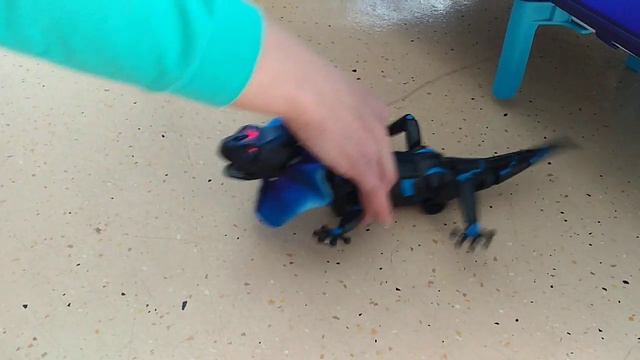 Робот ящерица. Работа от пульта и без. Датчики. смотреть онлайн