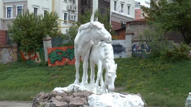 Фонтан "Лоси" на Лыбедском бульваре начали ремонтировать смотреть онлайн