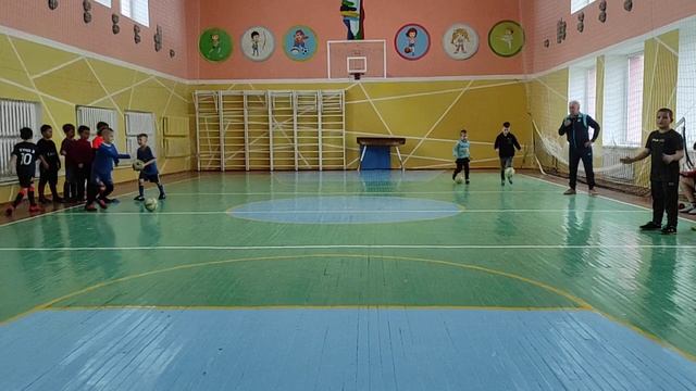 #Футбол / #Тренировка / #Футзал / Передача с ударом по воротам смотреть онлайн