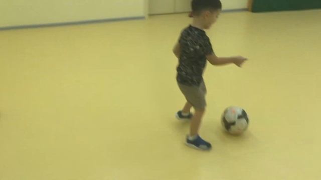 НАША НОВАЯ ФУТБОЛЬНАЯ КОМАНДА #1 (дети 3-4 года) / Школа футбола "Специфик" смотреть онлайн