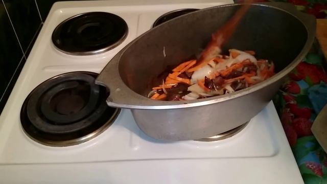 Тушеная капуста с мясом! Бигус простой рецепт на ужин и обед! смотреть онлайн