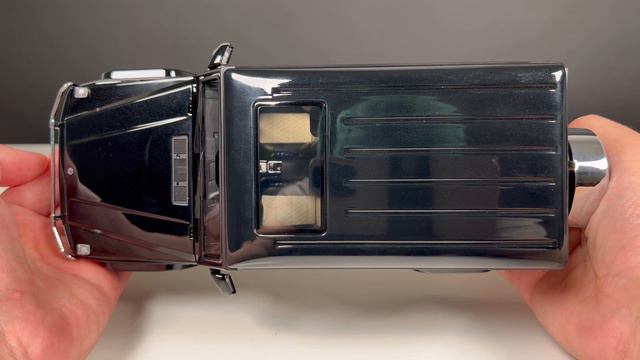 Unboxing Mercedes Benz G63 AMG 1:18 Diecast by Almost Real Models (4K) смотреть онлайн