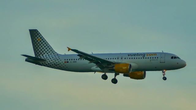 Test 4 Foto Y Vídeo Lumix FZ1000 4K Editado A 1080 FHD En Málaga-Tarde De Playa Y Aviones.
