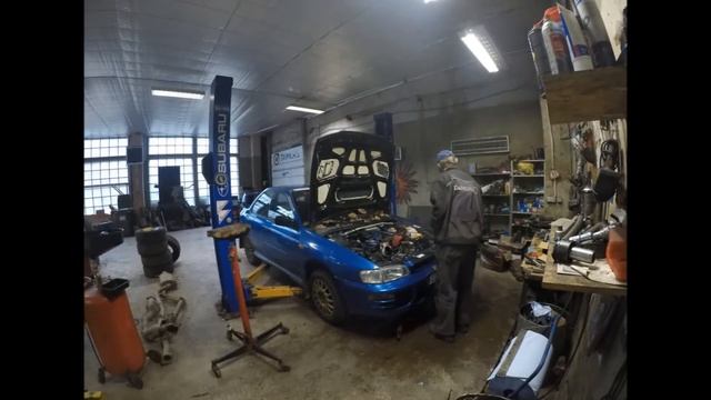 Subaru Impreza Type RA. Dzinēja izcelšana. Engine take out. смотреть онлайн