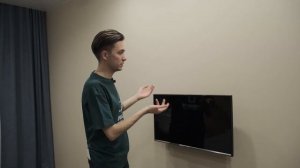 На какой высоте от пола повесить телевизор в спальне?