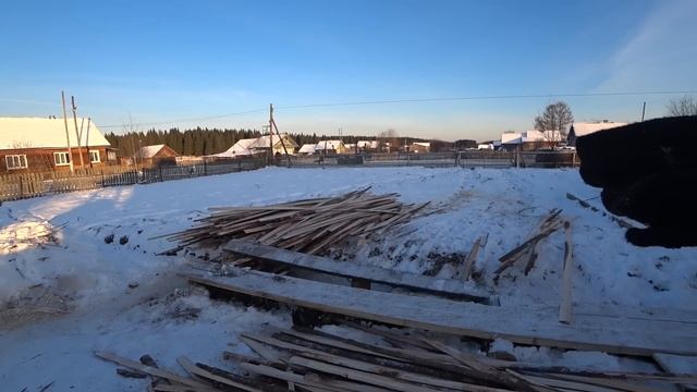 Закончил возиться с горбылём/ Сортировал хлам на дальнейшую обработку/ Распилил остатки на дрова смотреть онлайн