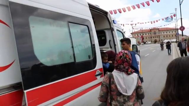 Aracın Çarptığı Çocuk Ambulansa Binmek İstemedi смотреть онлайн