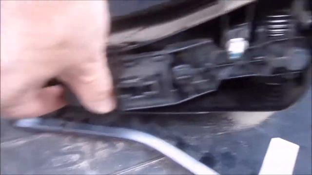 Замена лампочек заднего фонаря Renault Sandero