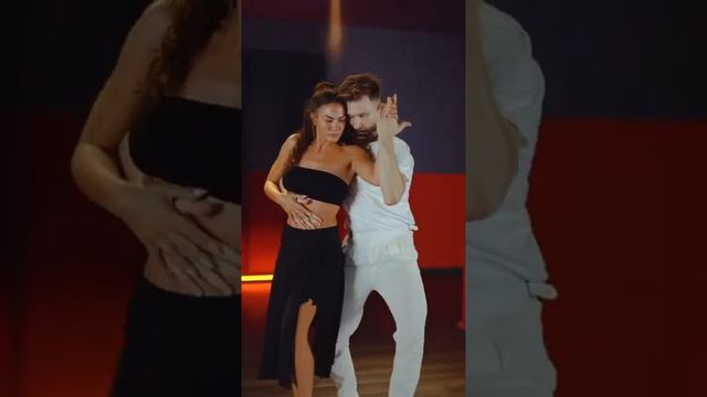 Demet Özdemir Dans Videosu смотреть онлайн