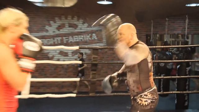 Яна Куницкая. Работа на лапах смотреть онлайн