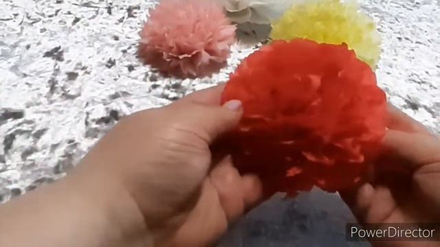Как сделать ЦВЕТЫ из салфеток. How to make flowers out of paper napkins. смотреть онлайн