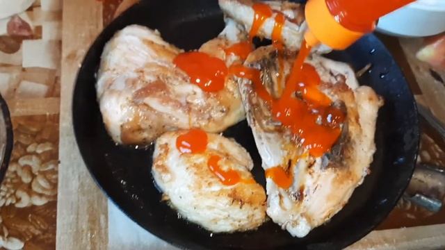 Курочка на сковородке,а далее в духовке смотреть онлайн