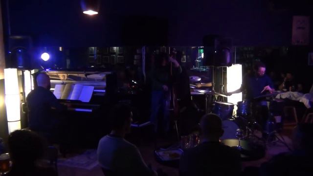 2022-04-15 Kosmos - Ilaria Capalbo, Stefano Falcone, Giuseppe D'Alessandro @ Pecoranera смотреть онлайн