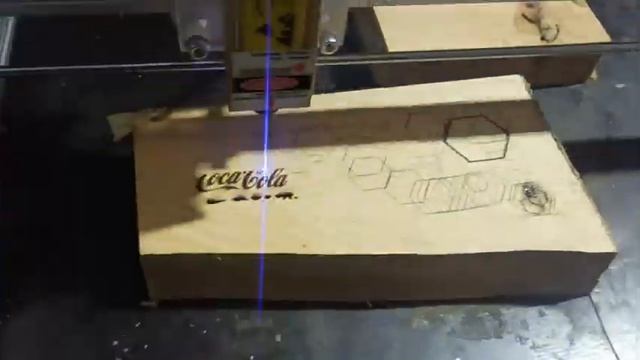 Лазерный гравер TWOWIN 6550 пробы пера. смотреть онлайн