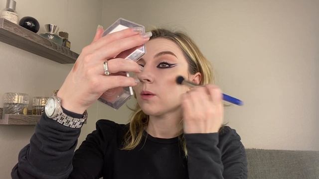 Двойные стрелки в макияже, бронзер Patrick Ta смотреть онлайн