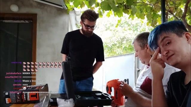 ZLOYn и MONROKY дарят подарки родителям Злого, ИРЛ в Деревне. смотреть онлайн