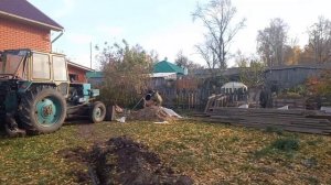 копаем на юмз котлован септик ставим кольца digging a septic tank on an old YUMZ excavator