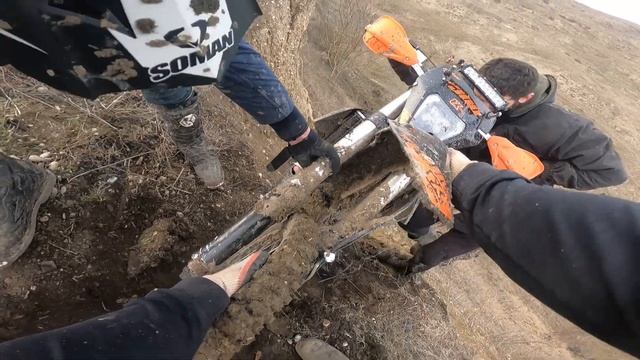 Какой мотоцикл сильней К8 или PRO CBS 300. Снег растаял и появились байкеры. смотреть онлайн