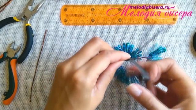 ЕЛОЧКА из БИСЕРА в ПЕТЕЛЬНОЙ ТЕХНИКЕ - мастер-класс смотреть онлайн