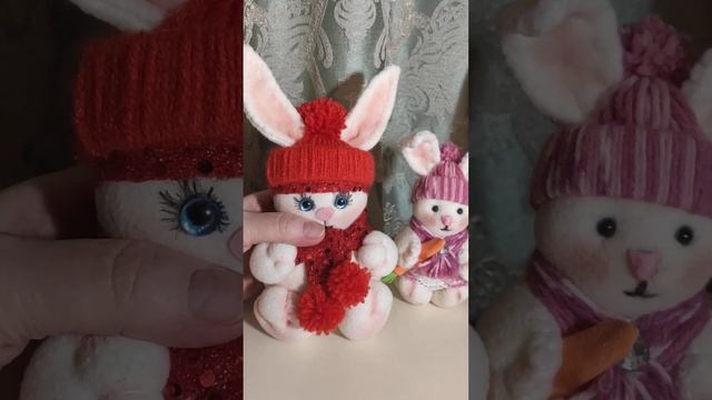 ЗАЯЦ ДЛЯ ЗАЙКИ. НОВЫЙ МАСТЕР КЛАСС. Шьём игрушку без швейной машинки. смотреть онлайн