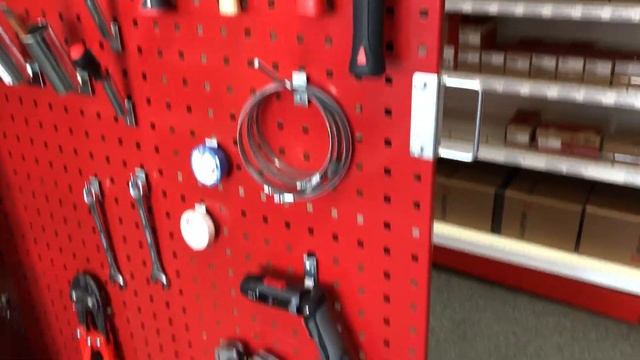 Система хранения инструмента из перфорированных панелей смотреть онлайн