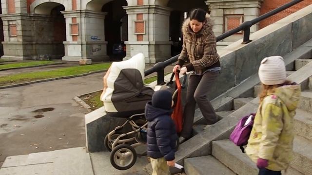 Пандусы Андреевского ж/д моста не для колясок.. смотреть онлайн