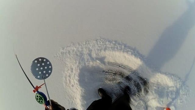 КРУПНЫЙ ОКУНЬ СО ЛЬДА 2018. НЕ МОЙ ДЕНЬ смотреть онлайн