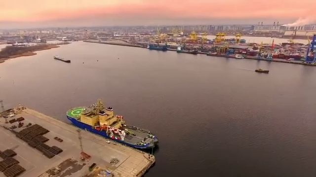 Морской Грузовой Порт, Вид с Квадрокоптера смотреть онлайн
