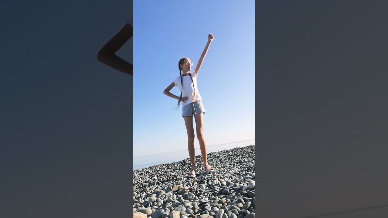 я чё-то устала прыгать P. S. Сняла с 100000х раза смотреть онлайн