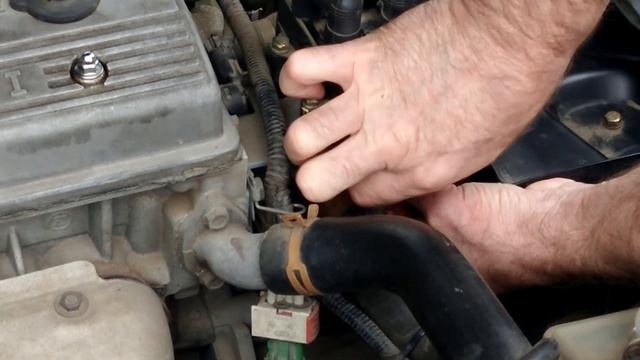 Как устранить небольшую течь антифриза из под патрубка. смотреть онлайн