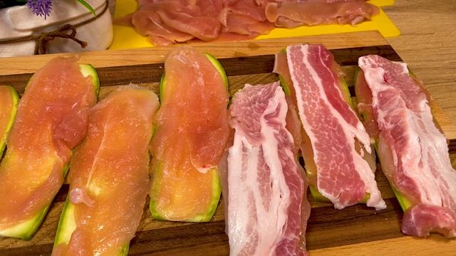 Ух, как сочно! ОРИГИНАЛЬНЫЕ рулетики из молодого кабачка с курицей и беконом смотреть онлайн