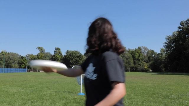 Learn How To Throw A Frisbee Backhand In Under 5 Minutes смотреть онлайн