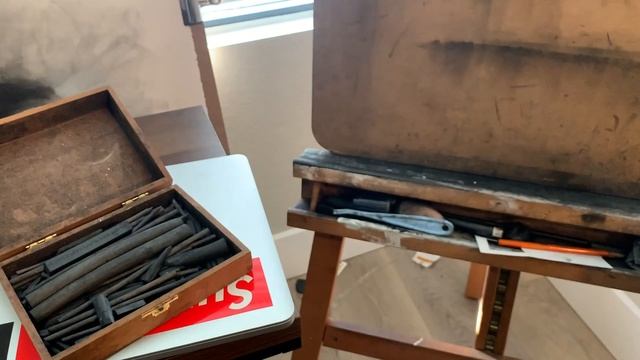 MAD CHARCOAL'S SECRET DRAWING MATERIALS смотреть онлайн