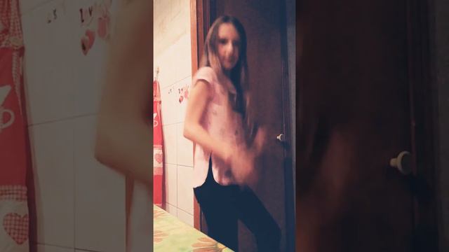 Элли Ди Лимон 🍋) 2 танец с песней!!! смотреть онлайн