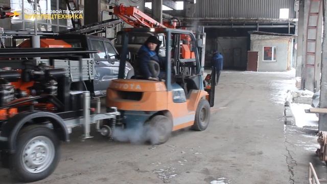 Отгрузка сразу трёх малогабаритных буровых установок ГБУ 30Л в Болгарию. Видео от ЗБТ смотреть онлайн