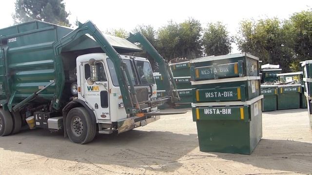 Waste Management Front Loader Collecting Stackable Dumpsters смотреть онлайн