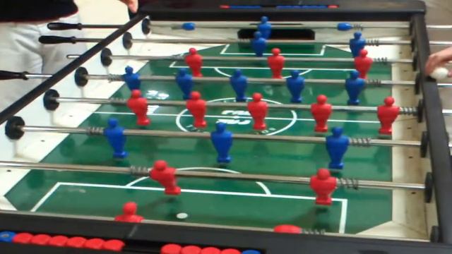 Calcio Balilla: campionato internazionale al Torrion Quartara, vari goal смотреть онлайн