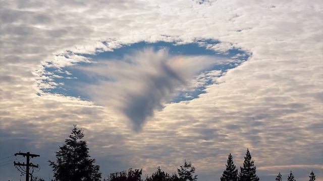 Появилось таинственная загадочная и странная дырка в небе над Россией!