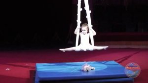 Дементьева Арина, воздушная гимнастика на сетке, 3 года