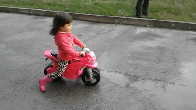 детские развлечения после дождя на мотоцикле kids fun after rain смотреть онлайн