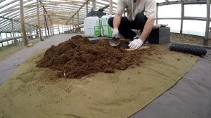 Посадка семян арбуза в 144 кассеты 21 04 2016