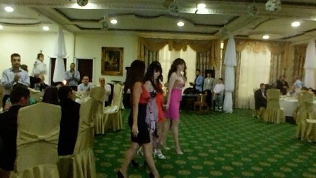 Армянский танец Сардарапат. М.К.А.Д. (Маргарита, Карина, Алина, Диана) смотреть онлайн