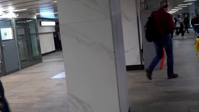 Что носим в Москве. Стильные модные москвички в центе столицы. Московский стритстайл. смотреть онлайн