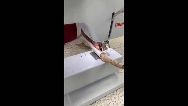 The BERNINA #55 foot, The Leather Roll Foot. смотреть онлайн