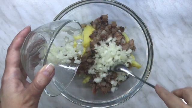 САЛАТ ИЗ СЕЛЬДИ с яблоком и оригинальной заправкой. Рецепт из передачи "МОНАСТЫРСКАЯ КУХНЯ". смотреть онлайн