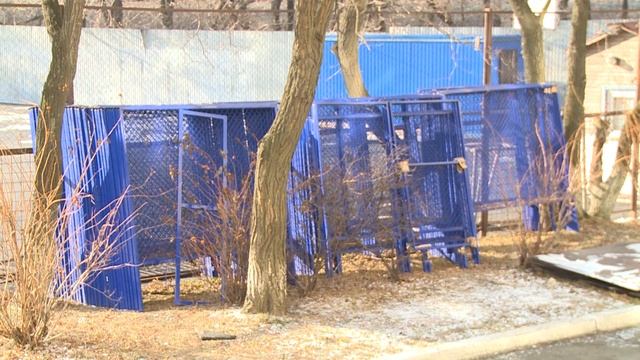 В школе 38 завершают установку новой хоккейной коробки смотреть онлайн