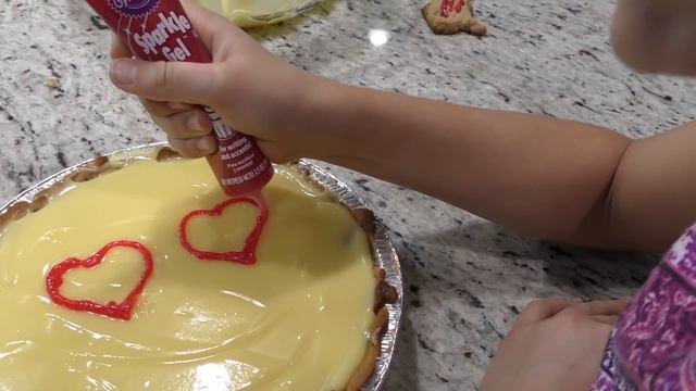 CHOCOLATE CHIP COOKIE EMOJI PIE | We Are The Davises