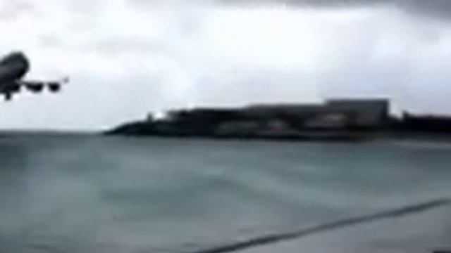 Пляж возле аэропорта смотреть онлайн